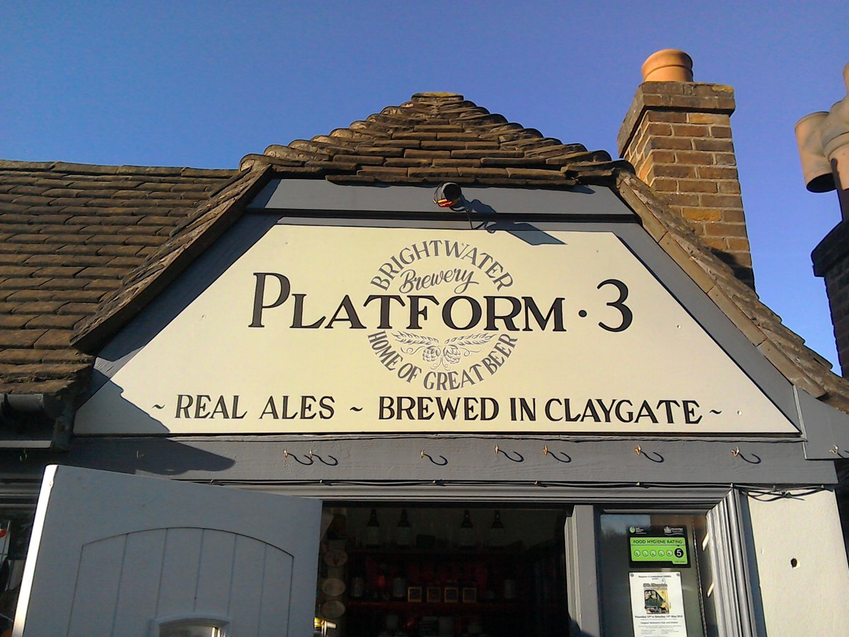 SmallestPubinUK's tweet photo. Open for cask ales to drink in or take home - get your match beer now (multiples of 2 or 4 pint carry outs &amp; bottles available) @SmallestPubinUK #Platform3Claygate open until 7pm Sat 10 March https://t.co/wYuH0jxGV2