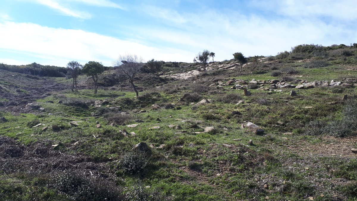 Projektör tepe eteklerinde yer alan Arslantepe  şehitligindeyiz <a href="/muzafferalbayra/">muzaffer albayrak</a>