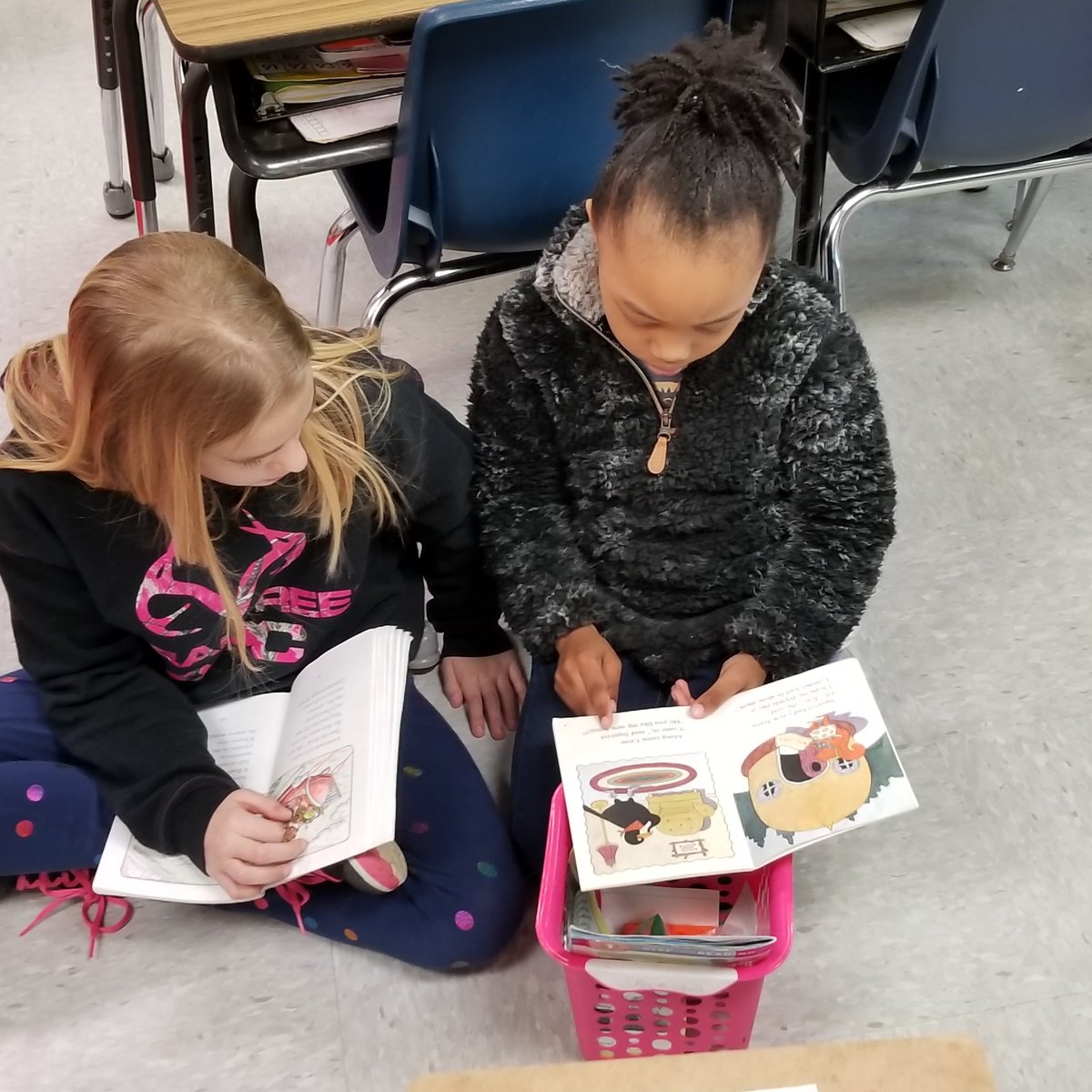 McKinneysMinion's tweet photo. What a great Dr. Seuss week!  Guest readers, Dr. Seuss books and time with our 5th grade reading buddies! https://t.co/w6LODojSvf