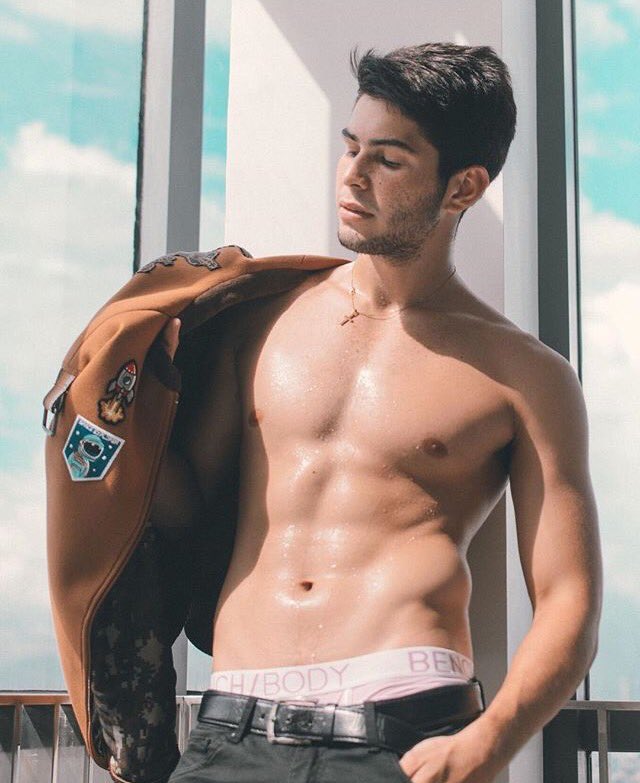LaSalleHotties's tweet photo. Mathew Custodio, LSGH-DLSU https://t.co/cM2Z6Cjpaj