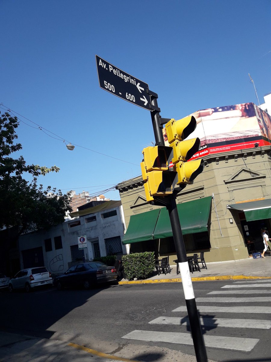 f14c359fc0cf419's tweet photo. Muy hermosa que quedó Av. San Martín, pero los pozos que hay sobre vereda en Av. Pellegrini desde hace meses nadie lo ve, ni lo van arreglar? @TransitoRosari @lacapital @Canal5deRosario @MuniRosario @Rosariotres @RosarioResponde https://t.co/Ko1o1xCnPR