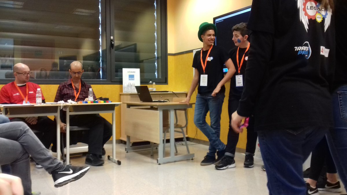 Legolegacy1's tweet photo. Ya hemos explicado nuestro proyecto científico y el póster de valores!!!! #FLLGRANFINAL @FLLSpain https://t.co/pETMmlT7aN