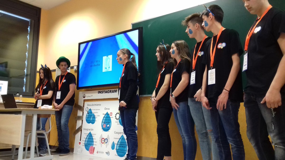 Legolegacy1's tweet photo. Ya hemos explicado nuestro proyecto científico y el póster de valores!!!! #FLLGRANFINAL @FLLSpain https://t.co/pETMmlT7aN