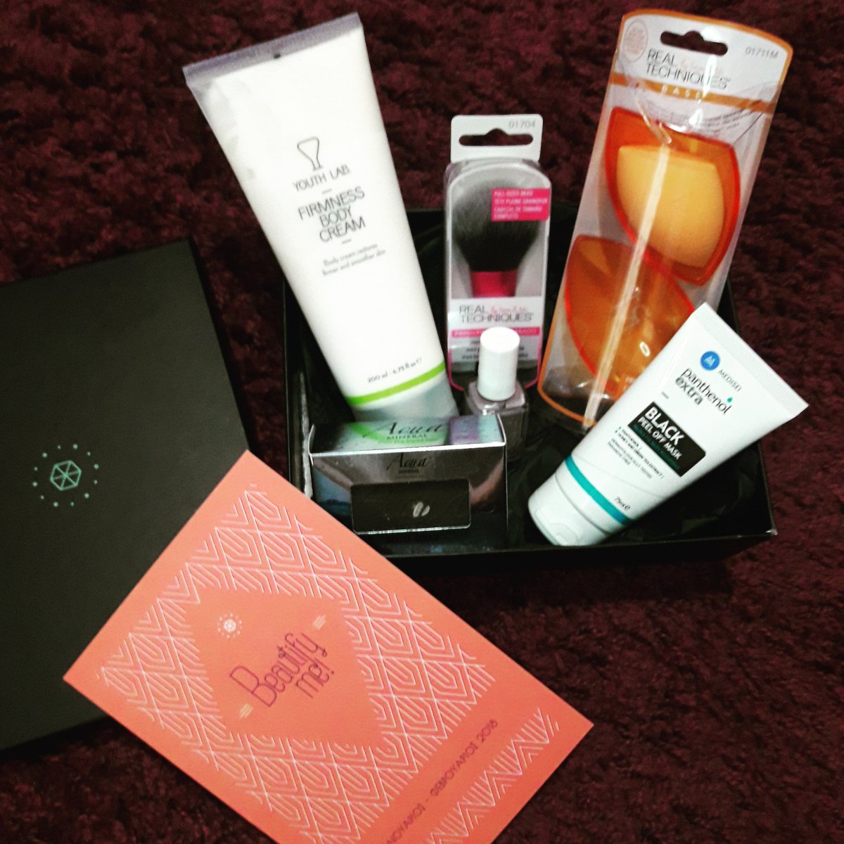 simplemklover's tweet image. Wowwwww my new things love them. Thank you @glowbox_gr you know very well how to treat to a woman and her need 💋💋
#makeupworld #simplelovemakeup 
 #glowbox #mood #Saturday 
@realtechniques @essie @PanthenolEXTRA @aquamineral_ph @YouthLabPT