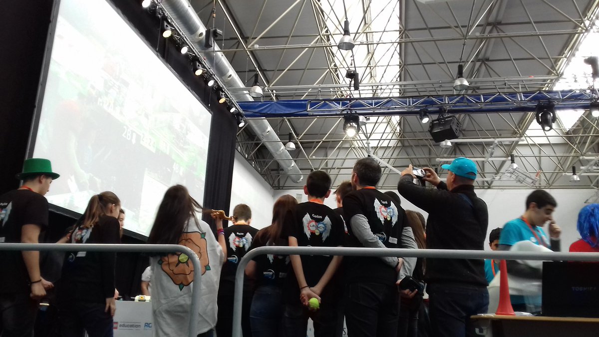 Legolegacy1's tweet photo. Primera roda del robot, hemos tenido un pequeño fallo pero el resto perfecto!!! https://t.co/71vfUHni2T