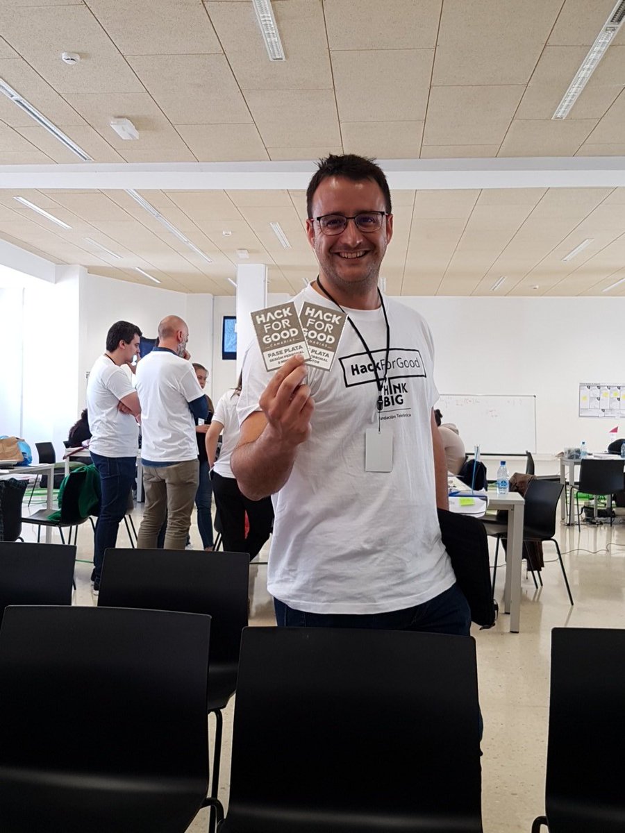 La cosa se pone interesante: <a href="/MonizPablo/">Pablo Fernández</a> también tiene 2 pases plata... La lucha por el premio al/la mejor mentor/a va a ser encarnizada 💪🏻🤣🤣 #H4GCan #HackForGood