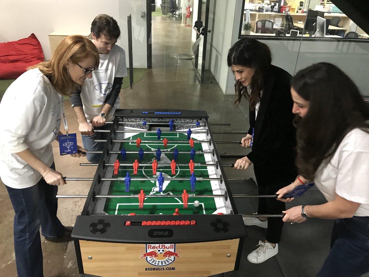FranziniElisa's tweet photo. #PosteHack7: i mentor a lavoro...la creatività è la prima cosa!!!@PosteNews @TalentGardenit @EmilianoVernini https://t.co/UgabpYN7It