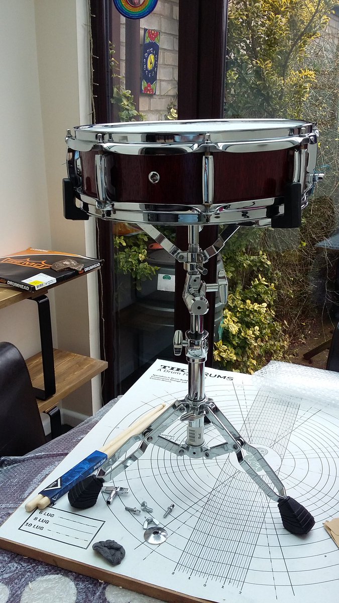 TheIanPickering's tweet photo. Latest snare.
14 x 4 stave shell. Red afzelia. High gloss finish. I'm keeping this one.
#drums
#drumBuild https://t.co/RMbelk7WLS