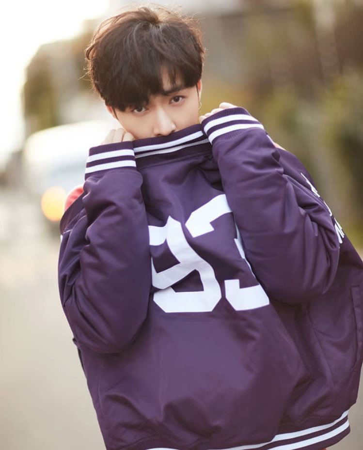 himari_exo's tweet photo. @EExobk 今日卒業式だったんですよ、卒業祝いにくれたりしませんかね… https://t.co/7Xf4mN5obR