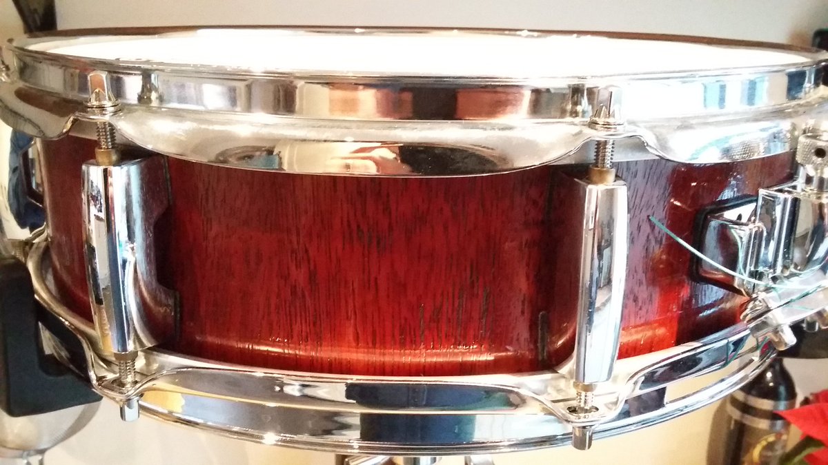 TheIanPickering's tweet photo. Latest snare.
14 x 4 stave shell. Red afzelia. High gloss finish. I'm keeping this one.
#drums
#drumBuild https://t.co/RMbelk7WLS