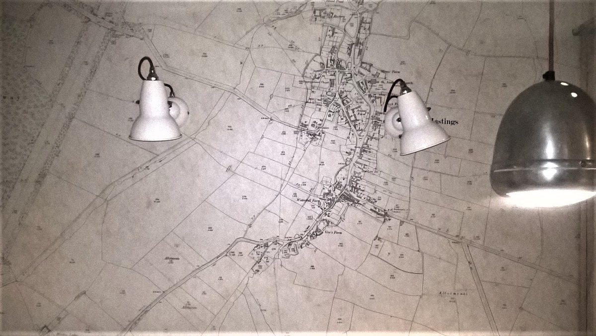 Admiring the wallpaper at The Perfect Country Pub <a href="/redlion_YH/">Red Lion</a>  - and enjoying the food as well!