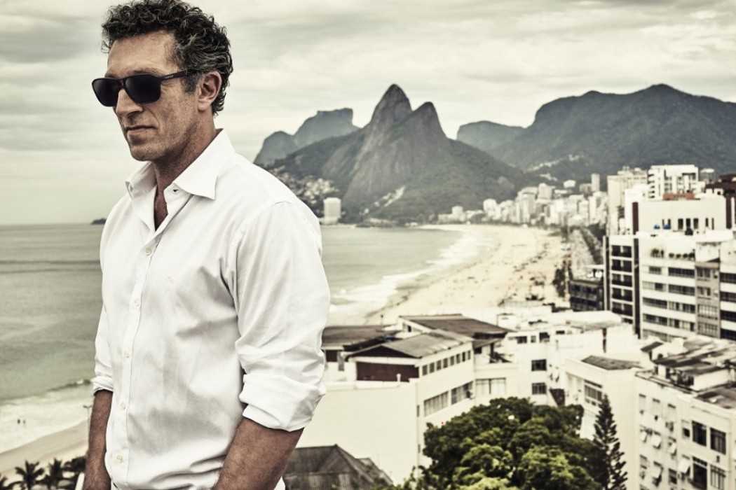 vejaumbomfilme's tweet photo. Vincent Cassel com o Rio de Janeiro ao fundo, cidade na qual o ator francês vive desde 2013

#vincentcassel #cinemafrances #frenchcinema #cinemafrancais #ofilmedaminhavida #meurei #jasonbourne #trance #cisnenegro #oodio #irreversivel #vubf #vejaumbomfilme https://t.co/pgg1Kc0OSo