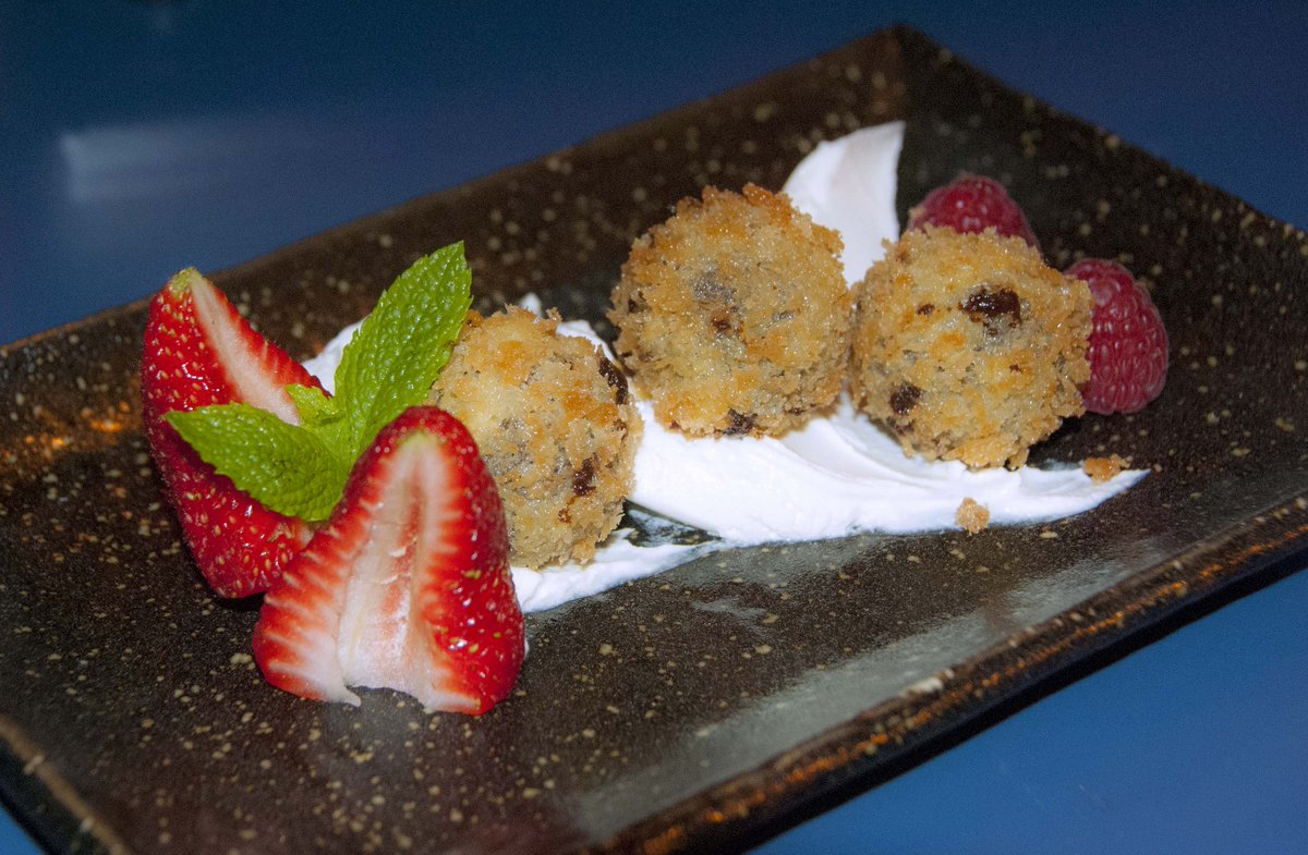 SinatraYaMadrid's tweet photo. Ven a disfrutar de un fin de semana diferente y ponle el toque dulce con nuestra croqueta de chocolate Azuki con mascarpone... Seguro que nos lo pedís... 
 #Kobe #Wagyu #Sukiyaki #ShabuShabu #JaponesEnMadrid #FelizSabado https://t.co/9uzbhAEWZB