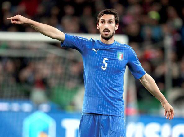 AIA_it's tweet photo. Un minuto di raccoglimento su tutti i campi di gioco per questa giornata di campionato nel ricordo di #DavideAstori #calcio https://t.co/XVw76ykJCa
