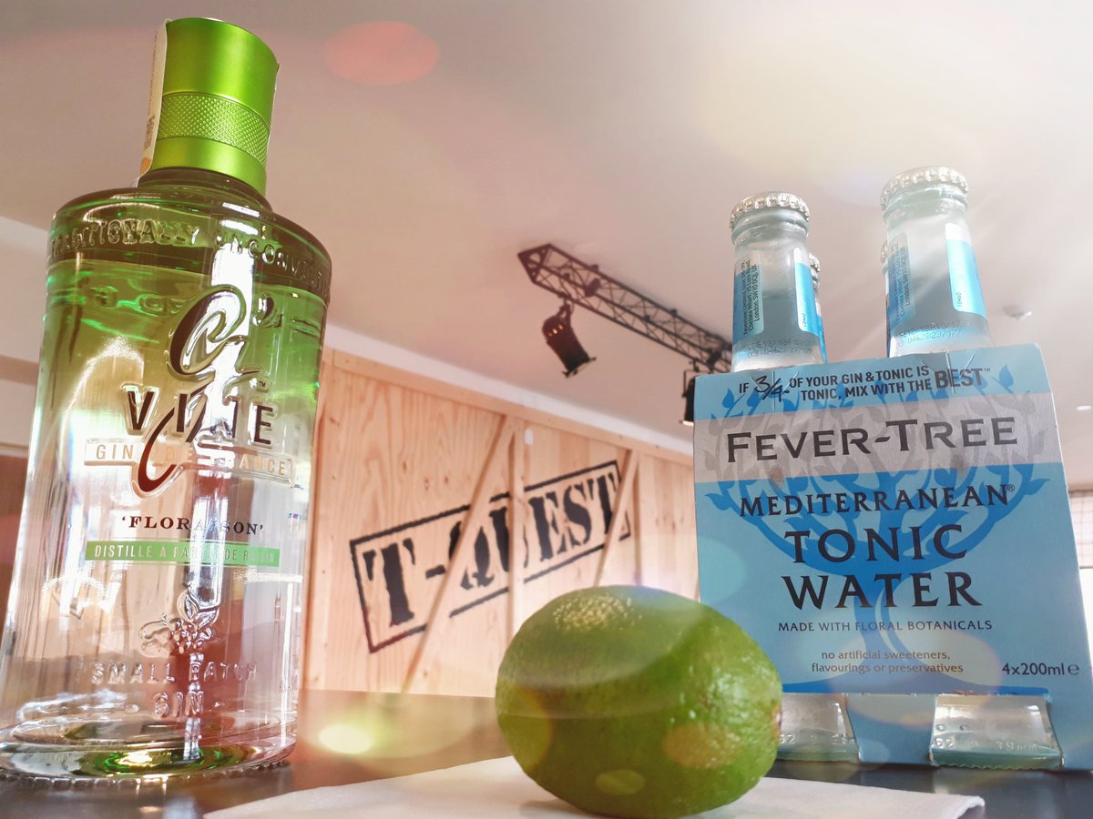 TQuestCZ's tweet photo. Co jiného na slunnou, chladnou sobotu než kvalitní gin&amp;tonic s limetkou? No, ten poměr ještě upravíme, abyste neviděli hvězdičky. 😀 #tquestcafe #twibar #kavárna #kavárnaPraha #Strašnice #kamnakavu #Praha #tquestcz #tquestpraha #cafetquest #kamnakavu https://t.co/UjHIQioSvh