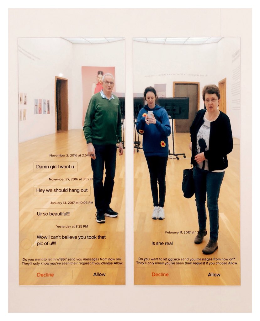 postanika's tweet photo. Mama und Papa gucken, was ich ins Museum gehängt habe.
#mdbkvirtualnormality @mdbkleipzig https://t.co/w16hE5XHH3
