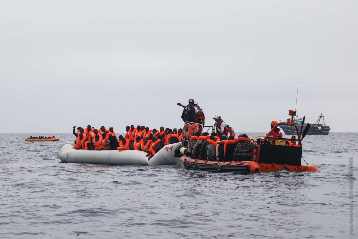 MSF_Sea's tweet image. BREAKING: The #Aquarius has just rescued 110 people, including 18 women and 1 child, in international waters off the Libyan coast. While some people were in shock, everyone is now safely on board.