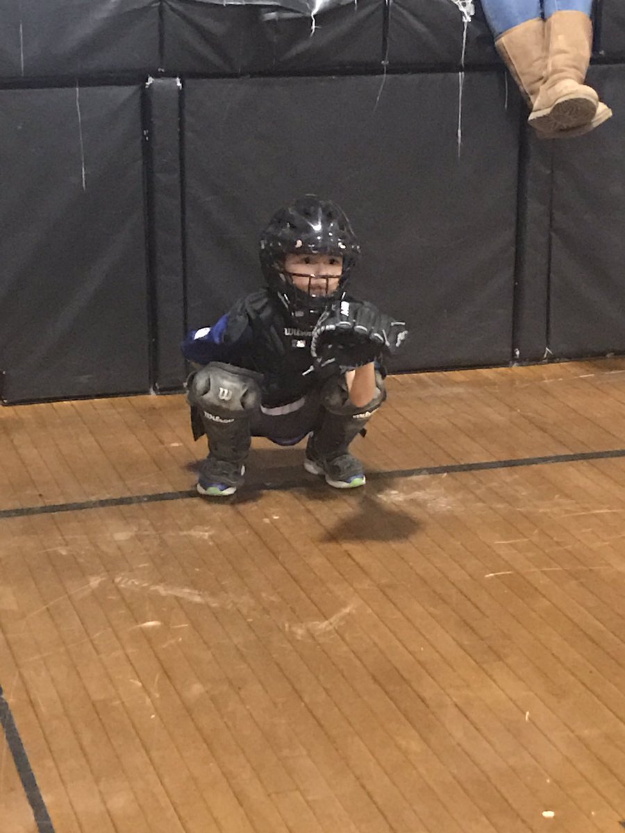 HectorCastroESM's tweet photo. #JulianShogun preparing for another season to begin! @HeightsLL #Catcher @WContreras40 @ElGarySanchez https://t.co/U6BTDBNWDe
