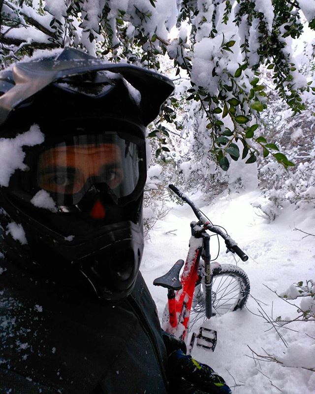 Albert_Pinol's tweet photo. Snow? Bikes out!! #traineverywhere #unlockyourjourney #outdoors #outdoor #athl #spring #mtb #downhill #dh #training #fitness #performance https://t.co/S6KOnqkIGp