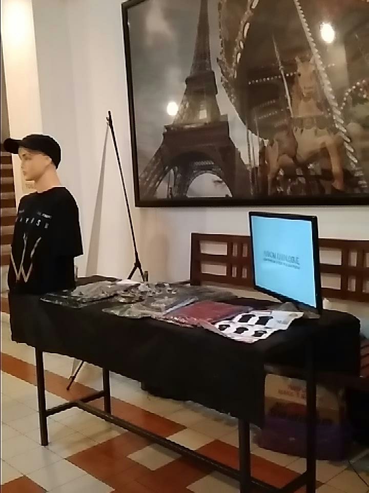 PFDA2018's tweet photo. Jangan lupa mampir ke Stand Usda AVIKOM..  Banyak koleksi baju👕 yang keren abis dengan harga yang murah loh😋..  Tunggu apalagi!! https://t.co/TS4EBihF4A