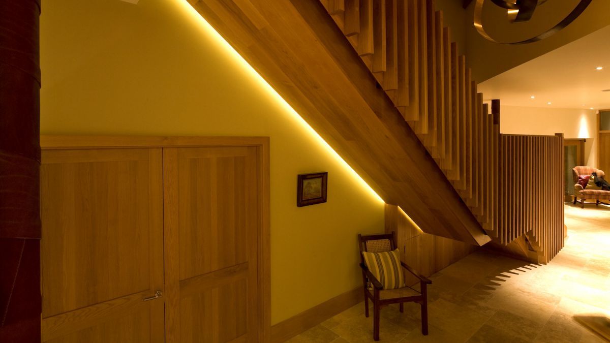 RealHomes's tweet photo. Staircase lighting is both stylish and practical, so check out our 10 top tips for installing yours https://t.co/jTw409GwvZ https://t.co/ao4USs36ve