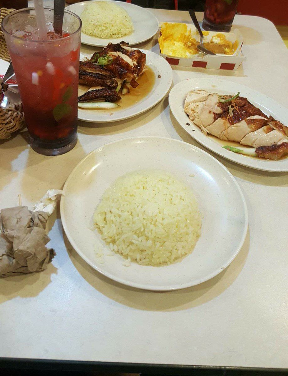 Moonbabbyyyy's tweet photo. #chickenriceshop https://t.co/rWbd2zla4g