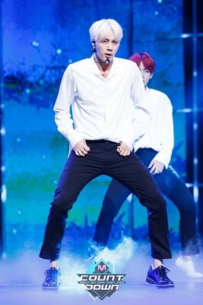 Blonde Jin is really something 😍
A fan or not, you will be wrecked hard! The impact is real. 

#WeLoveYouSeokjin
#WorldwideHandsome <a href="/BTS_twt/">방탄소년단</a>