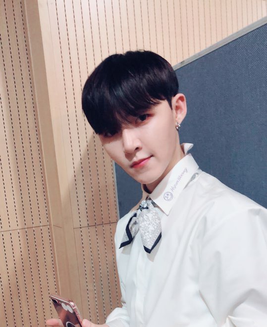 14USpain's tweet photo. ~TRAD~
180310 Twitter
[HYUNWOONG] @14U_JP
#Hyunwoong oppa💃 Hyunwoong quiere ver a #OnlyU 👁 Últimamente mi hobby es ver vídeos. El evento #Oh_yes !
#EncuentraA14U con mi personalidad 4D
La próxima vez publicaré desde mi portatil♩💃💃💃 https://t.co/C12F3XFMmS