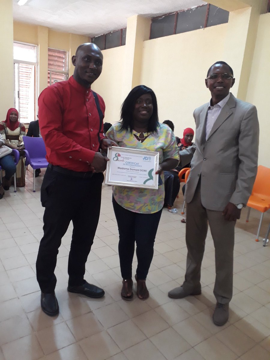 Guin_Audacieuse's tweet photo. Certificat de reconnaissance décerné à notre Présidente @domani_dore pour ses qualités de femme leader en Guinée.@Teliwel @bethiomoca @sow_billy @diakatop10 @sidibe_diaka @Toulayetata @Camara_Zeina @SOWAB911.
#Forceauxfemmes
#GA
#ENSAC
#JCICONAKRYLEADERS https://t.co/Cu4o361E99