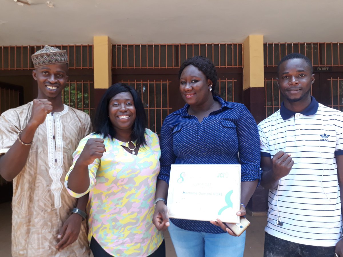 Guin_Audacieuse's tweet photo. Certificat de reconnaissance décerné à notre Présidente @domani_dore pour ses qualités de femme leader en Guinée.@Teliwel @bethiomoca @sow_billy @diakatop10 @sidibe_diaka @Toulayetata @Camara_Zeina @SOWAB911.
#Forceauxfemmes
#GA
#ENSAC
#JCICONAKRYLEADERS https://t.co/Cu4o361E99