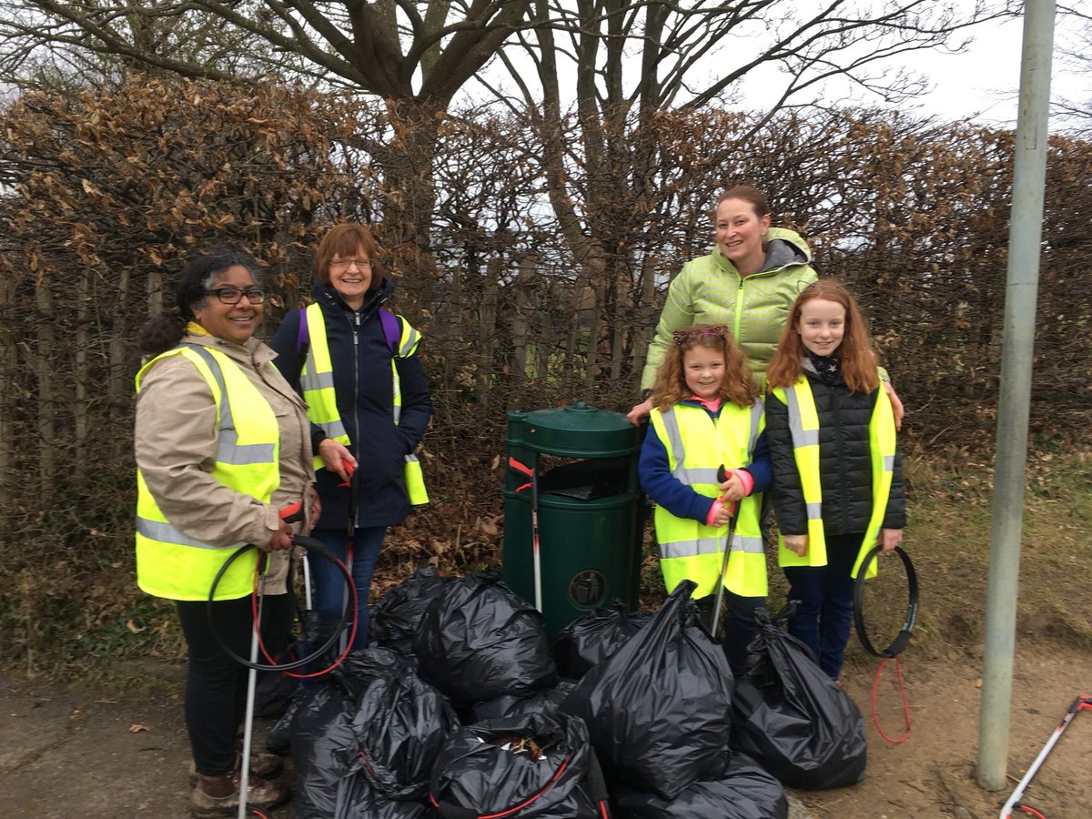 stacywash19's tweet image. 12 bags of litter collected in #Tonbridge this morning #GBSpringClean #litterheroes @KeepBritainTidy . Only could happen with assistence from @S_Ton_WI and the flower girls @FlowerDaisy . More needs doing though @TMBC_Kent