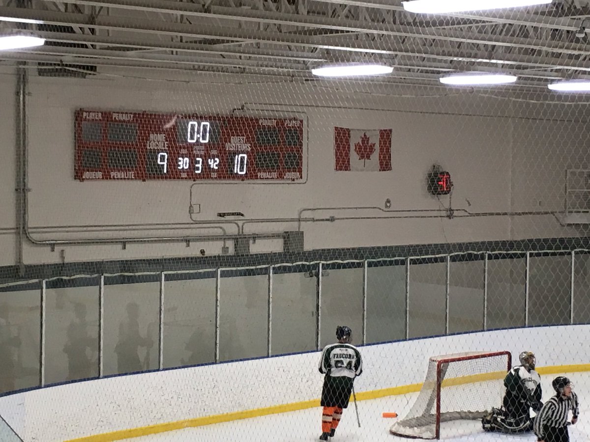 Franco_Cite's tweet photo. Match de hockey 7-8, les élèves l’emportent après des tirs de barrages! https://t.co/I1McUKGRSv