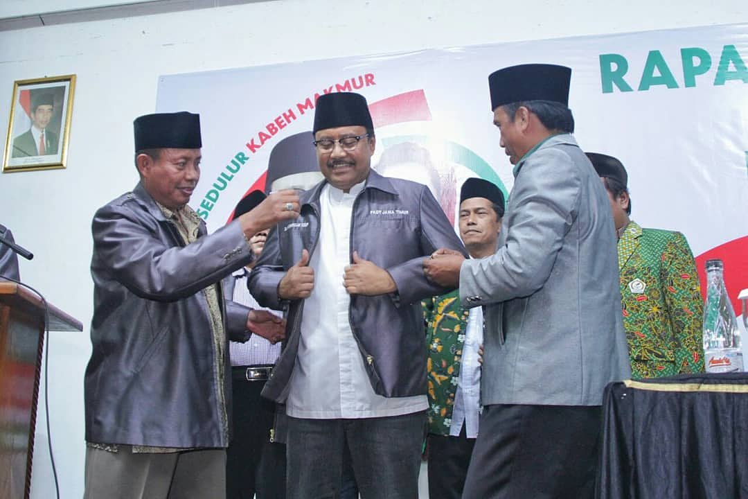 sedulurgusipul's tweet photo. Satuham Akbar, selaku Ketua DPW FKDT Jawa Timur berbicara bahwa dikukuhkannya Gus Ipul selaku Bapak Diniyah Jawa Timur itu karena kepeduliannya terhadap Madin selama menjadi Wagub
#Gusipul #MbakPuti #jatimmakmur #pilgubjatim2018 #madinplus https://t.co/SbgvSizbP3