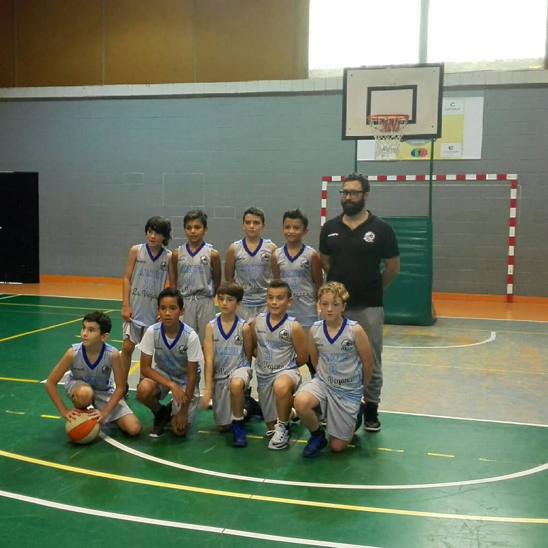 LaVegana1932's tweet photo. @ad_amide @LaVegana1932 alevines e infantiles 🔝🔝. Bravo chicos 👏👏👏 #orgullodepertenencia🐙🏀 #goamide 🏀🏀 https://t.co/cFPpK7Ll0Z