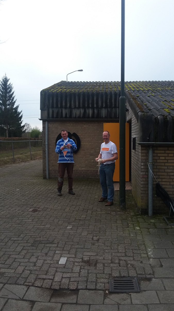 RLevgroep's tweet photo. # NL DOET.  Op 19 plekken werd hard gewerkt door vrijwilligers https://t.co/OJpf2BFevJ