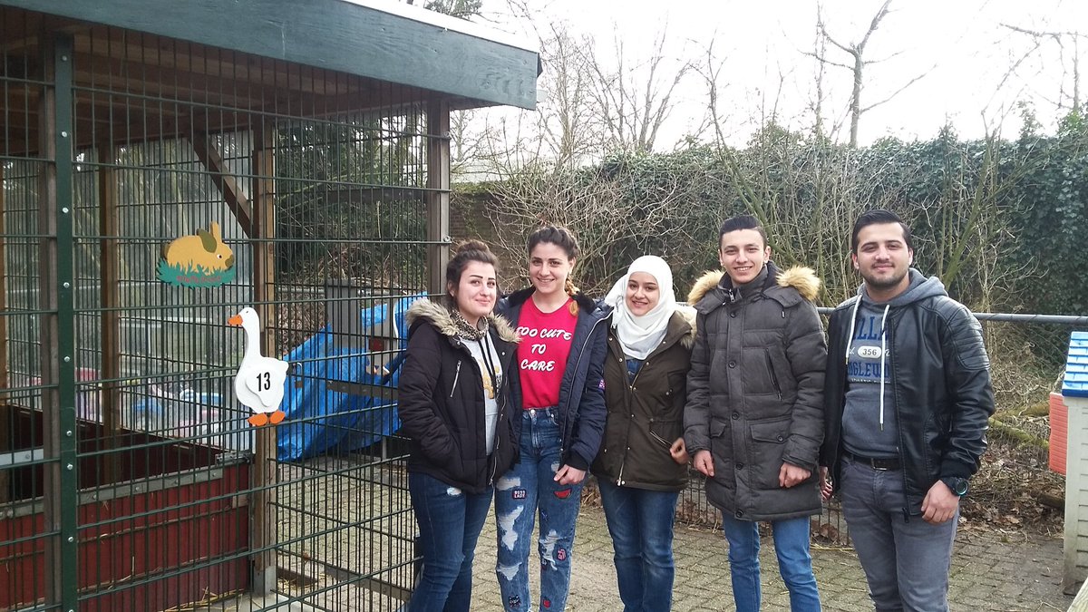 RLevgroep's tweet photo. # NL DOET.  Op 19 plekken werd hard gewerkt door vrijwilligers https://t.co/OJpf2BFevJ