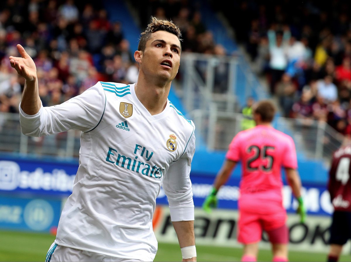 Máximos goleadores de #LaLigaSantander:

24⚽️ - Messi
20⚽️ - Luis Suárez
18⚽️ - CRISTIANO RONALDO

#EibarRealMadrid