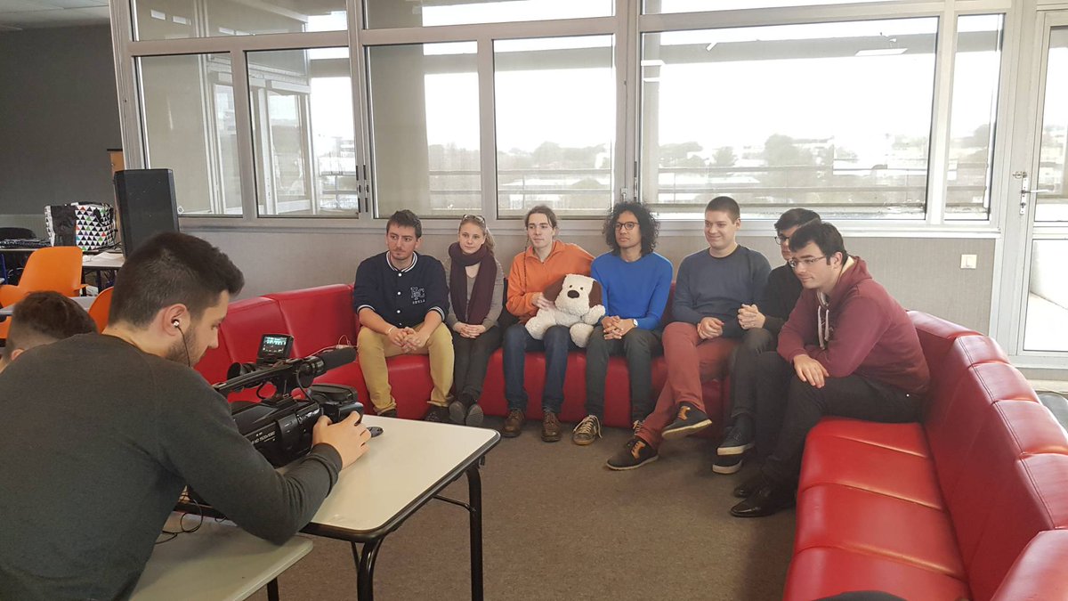 CapitalInnov's tweet photo. 🚨Live🚨 Le #WeMOC de @makers_original @CentraleMars se poursuit ce weekend, une vraie course au prototype: grosse ambiance dans le @FabLabMarseille PS: petite pensée pour les participants des 2 éditions précédentes: les petits nouveaux ont des arguments eux aussi! 🤣👾😉 https://t.co/2NQPo9SSUz