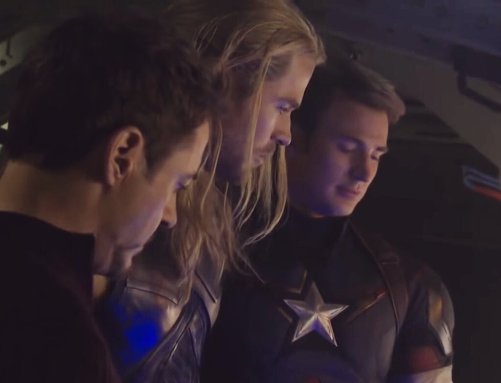 rdj_Starkster's tweet photo. ชอบโมเมนท์ที่สตีฟแอบมองโทนี่แล้วหันไปยิ้มน้อยๆกับตัวเองอ่ะ มันแบบละมุนมาก โรแมนติกมาก อยากมีสตีฟเป็นของตัวเองบ้างจังค่ะ ☺️ #Stony https://t.co/Udv0KuN4hf