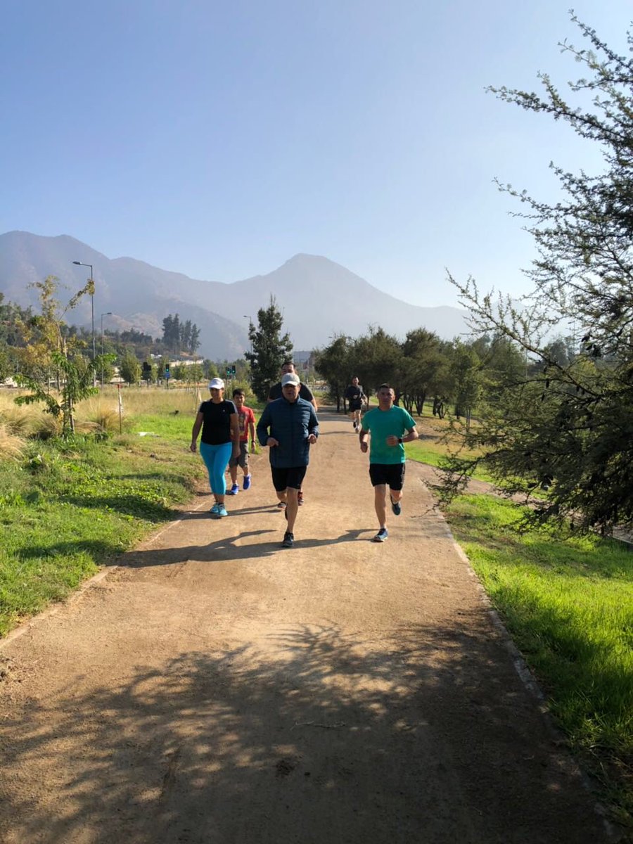 JuanOrlandoH's tweet photo. Activados!! en parque Bicentenario en la ciudad de Santiago de Chile, preparándonos para una importante jornada de trabajo. Seguiremos construyendo parques cómo este en todo Honduras. https://t.co/tfHUnesIU6