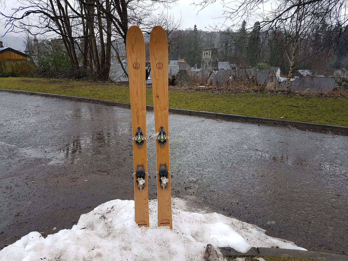 JamieKunka's tweet photo. New cherry Sneachda finished today and ready for touring the hills. https://t.co/mVyHY6A1mG