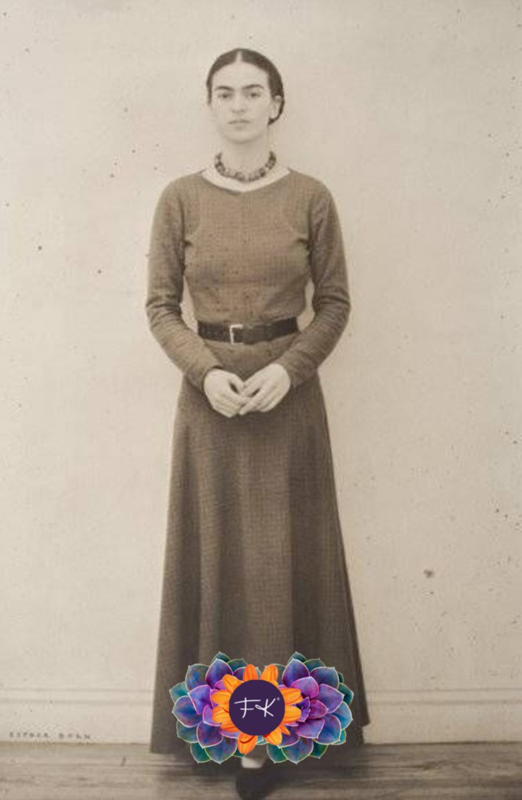 FridaKahlo's tweet photo. "No hay distancia. Hay tiempo." #DiarioDeFrida #FridaKahlo 

(Archivo Isolda P. Kahlo, México) https://t.co/jHGuP62h9D