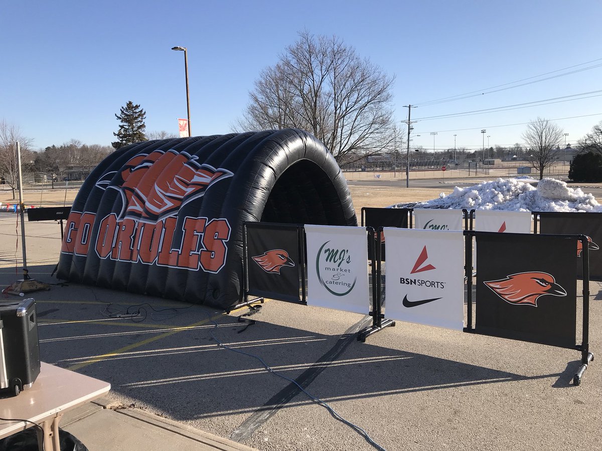 HUHS_Athletics's tweet photo. Still plenty of time to support our Varsity Athletes and run in the Shamrock Shuffle!! Race time 9:00. It’s a beautiful morning for a run!! @Hartford_HClub https://t.co/Uscg6Revt3