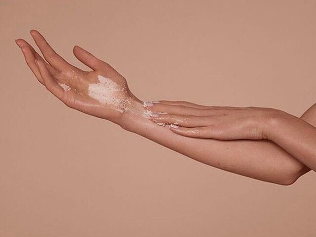 MindfulRituals's tweet photo. EXFOLIATE. .
one of the most overlooked steps in facial + body care. It doesn’t matter what your using in your regimen, if your not removing dead skin cells properly the products you are using will not be able to penetrate the epidermis to properly HYDRA… https://t.co/rZKRdrVeHH https://t.co/1KFsVaEuAK