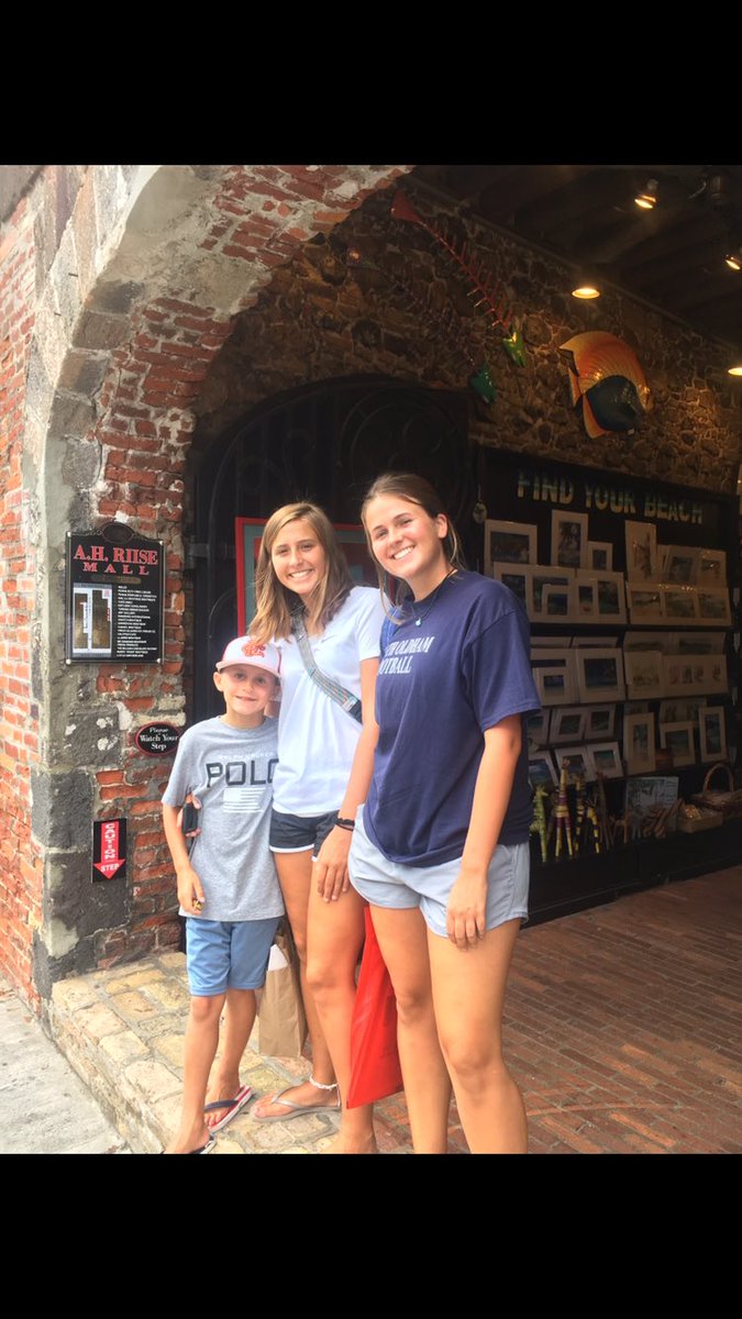 addisondaugh33's tweet photo. happy 18th to the most annoying sister i could ever ask for. love ya sis https://t.co/Mj1bB1o3MB