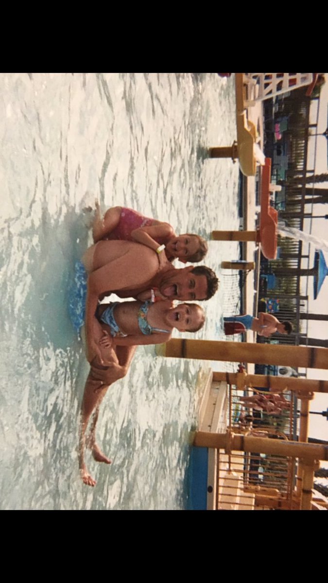 addisondaugh33's tweet photo. happy 18th to the most annoying sister i could ever ask for. love ya sis https://t.co/Mj1bB1o3MB