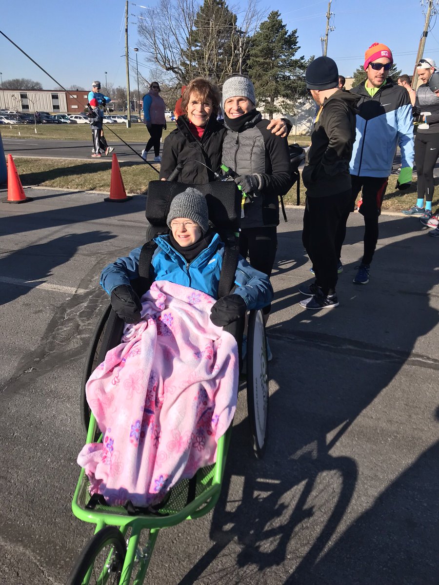 JMaleyFitness's tweet photo. run2gether is bringing friends and family together this morning at the Great North 10k! Stay warm and run fast 💚 https://t.co/BOXG0VqYae