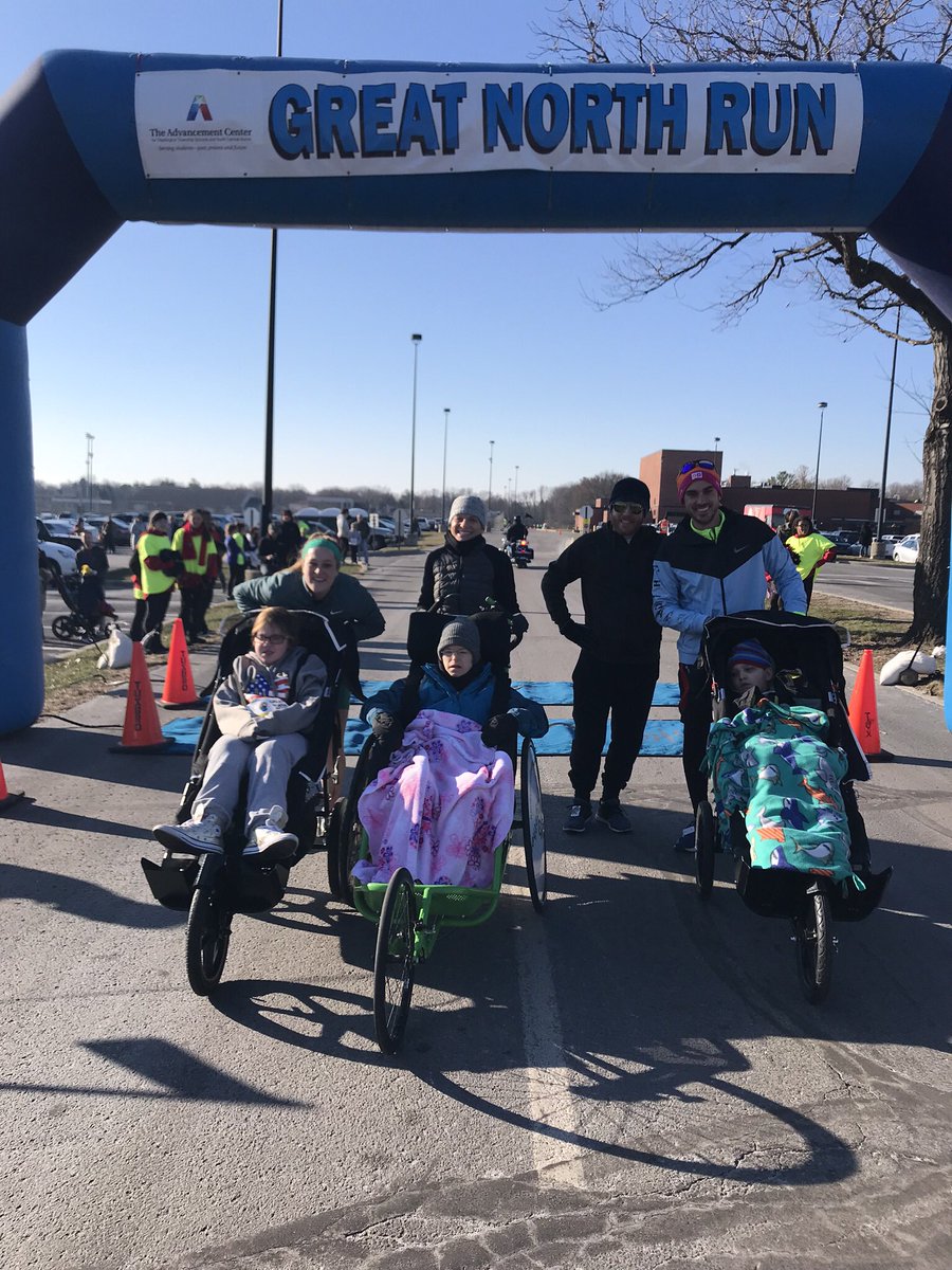 JMaleyFitness's tweet photo. run2gether is bringing friends and family together this morning at the Great North 10k! Stay warm and run fast 💚 https://t.co/BOXG0VqYae