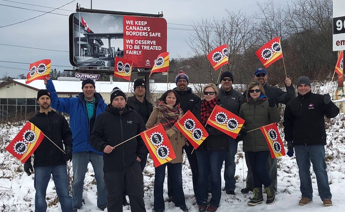 psac_afpc's tweet photo. Currently in the process of setting dates to return to the bargaining table the week of March 19. Thanks to all @ciu_sdi &amp; @psacnat members from coast to coast to coast for participating in mobilization activities. #fairbarg #solidarity #canlab https://t.co/ZTA8xZ6O08