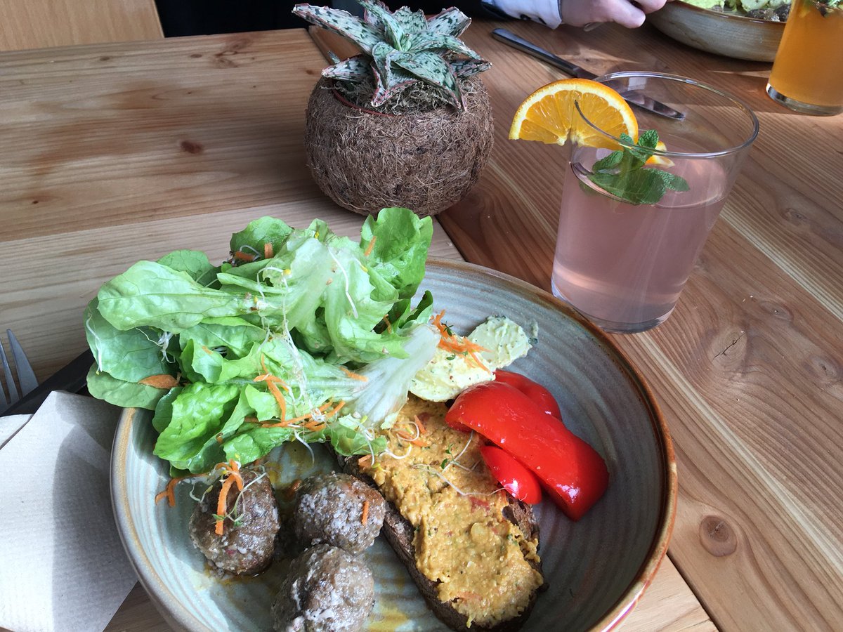 stantepé tweet media